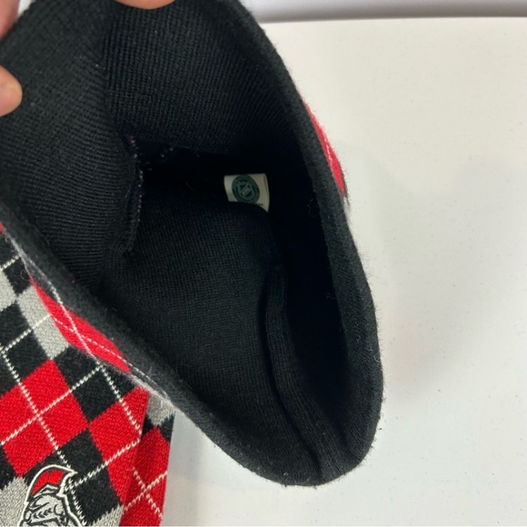 NHL Ottawa Senators Black and Red Argyle Scarf and Hat Set - Picture 6 of 8